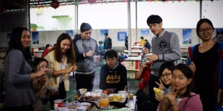 開展戶外燒烤活動