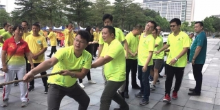 第五屆環(huán)衛(wèi)工人運(yùn)動會